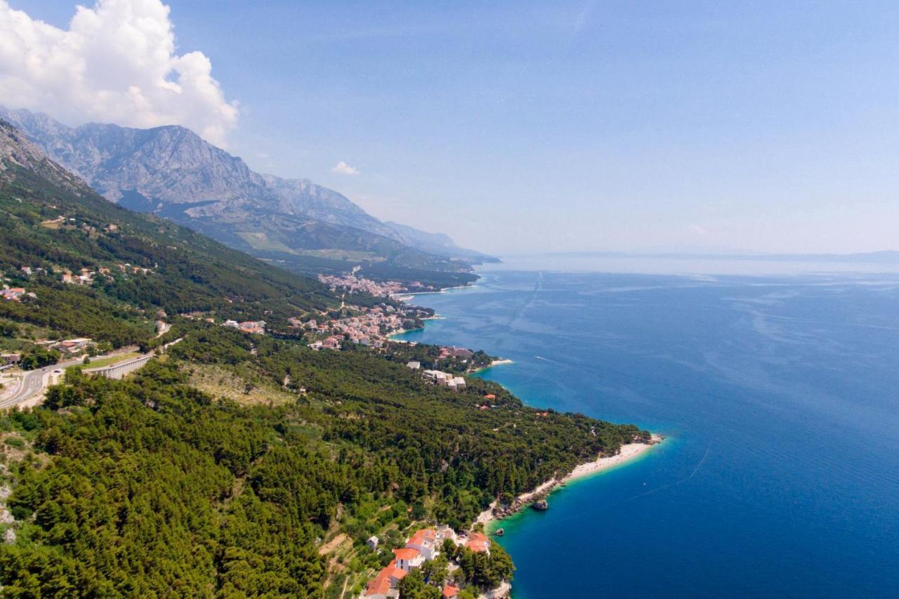 Apartments And Rooms With Parking Space Brela, Makarska - 6895 Esterno foto