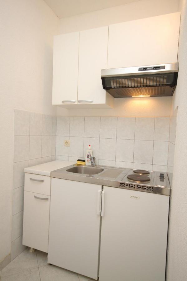 Apartments And Rooms With Parking Space Brela, Makarska - 6895 Esterno foto