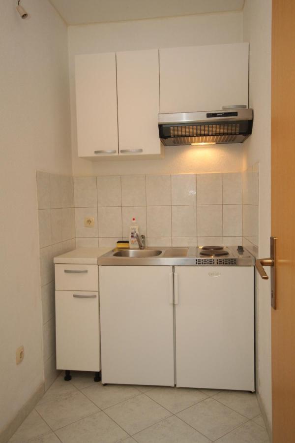 Apartments And Rooms With Parking Space Brela, Makarska - 6895 Esterno foto